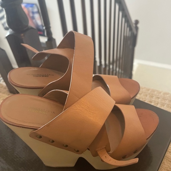 BC BG WEDGE Sandals ! - Picture 2 of 6